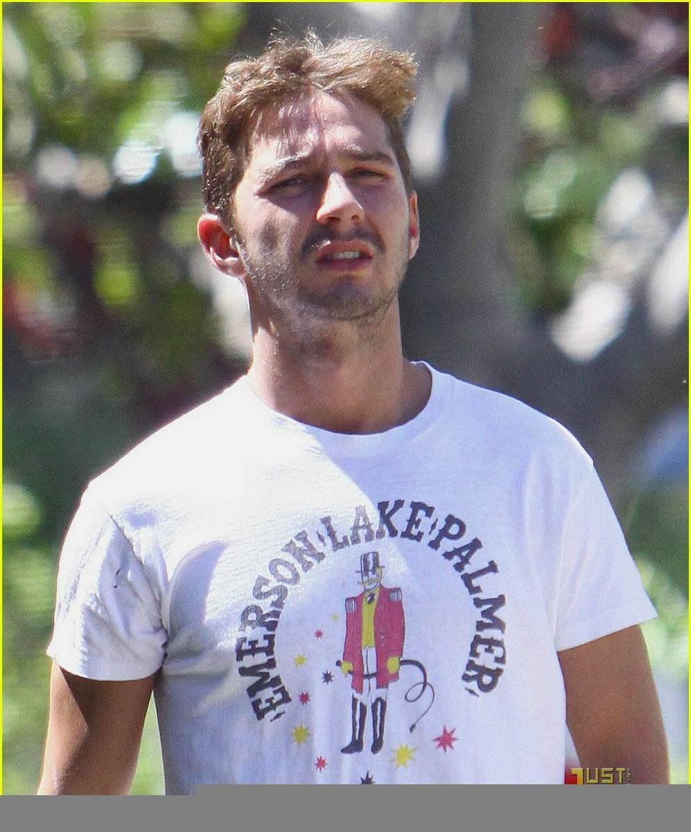 /dateien/np66944,1289403991,shia-la-beouf-jamba-juice-16