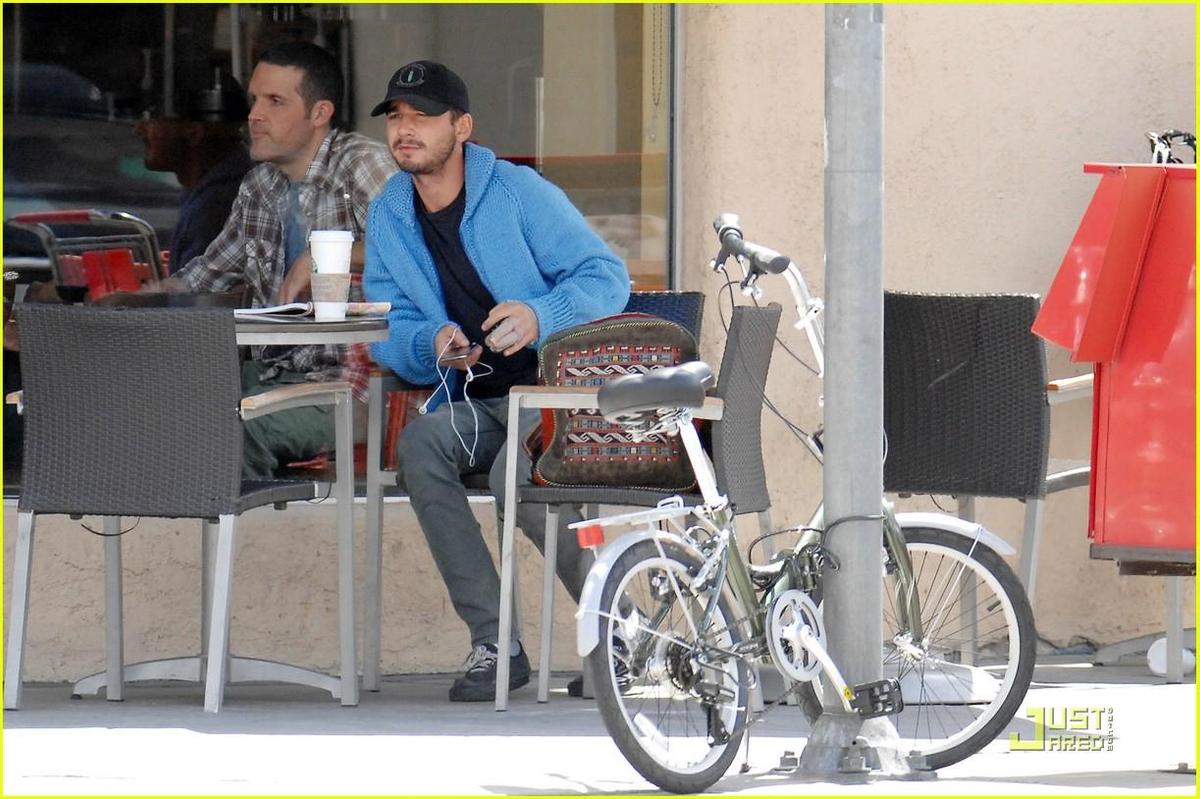 /dateien/np66944,1289406852,shia-labeouf-ice-cream-14