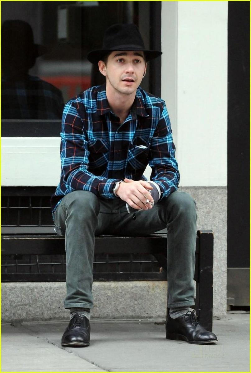 /dateien/np66944,1289492216,shia-labeouf-fedora-04