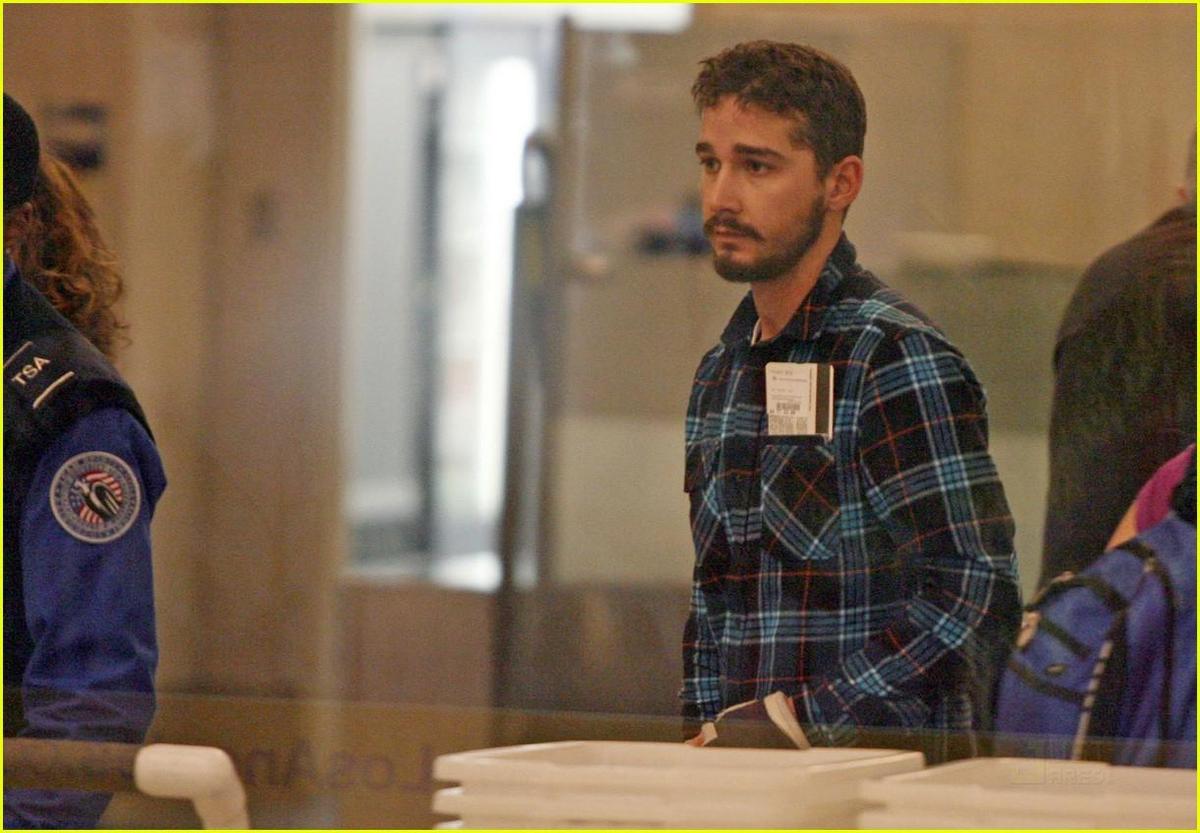 /dateien/np66944,1289494285,shia-labeouf-plaid-precautions-02