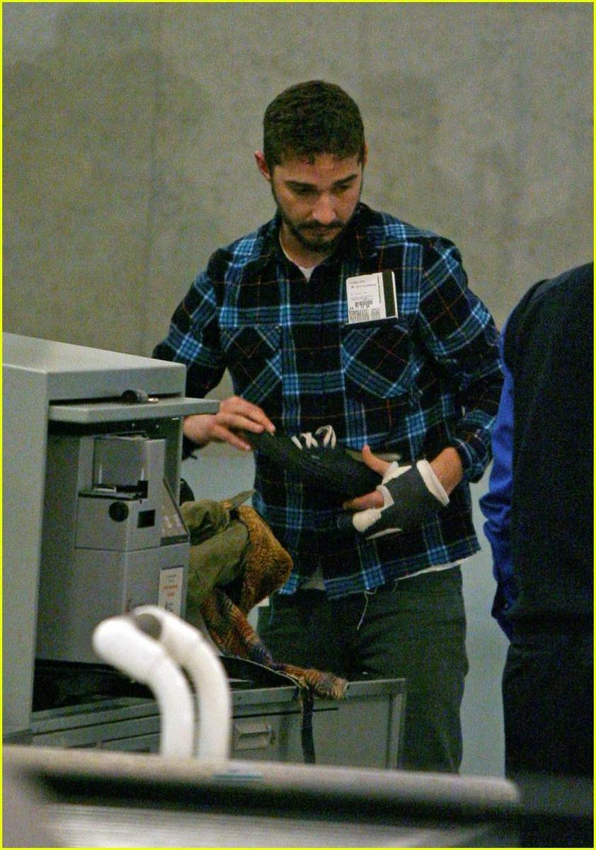 /dateien/np66944,1289494372,shia-labeouf-plaid-precautions-05