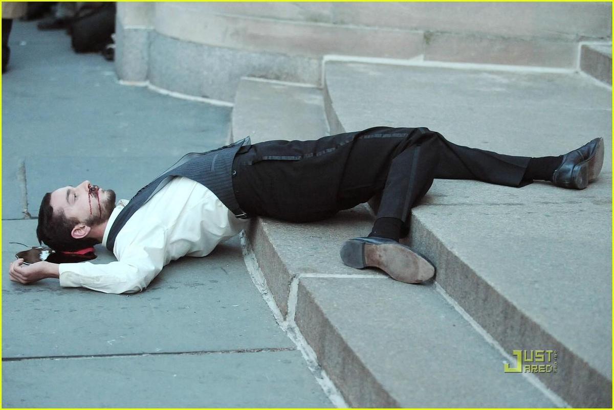 /dateien/np66944,1289664820,shia-labeouf-dead-new-york-i-love-you-03