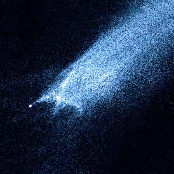 /dateien/uf2227,1271965859,29.01.2010 - nasa-esa - ufo hubble telescope picture - steuert auf die Erde zu -