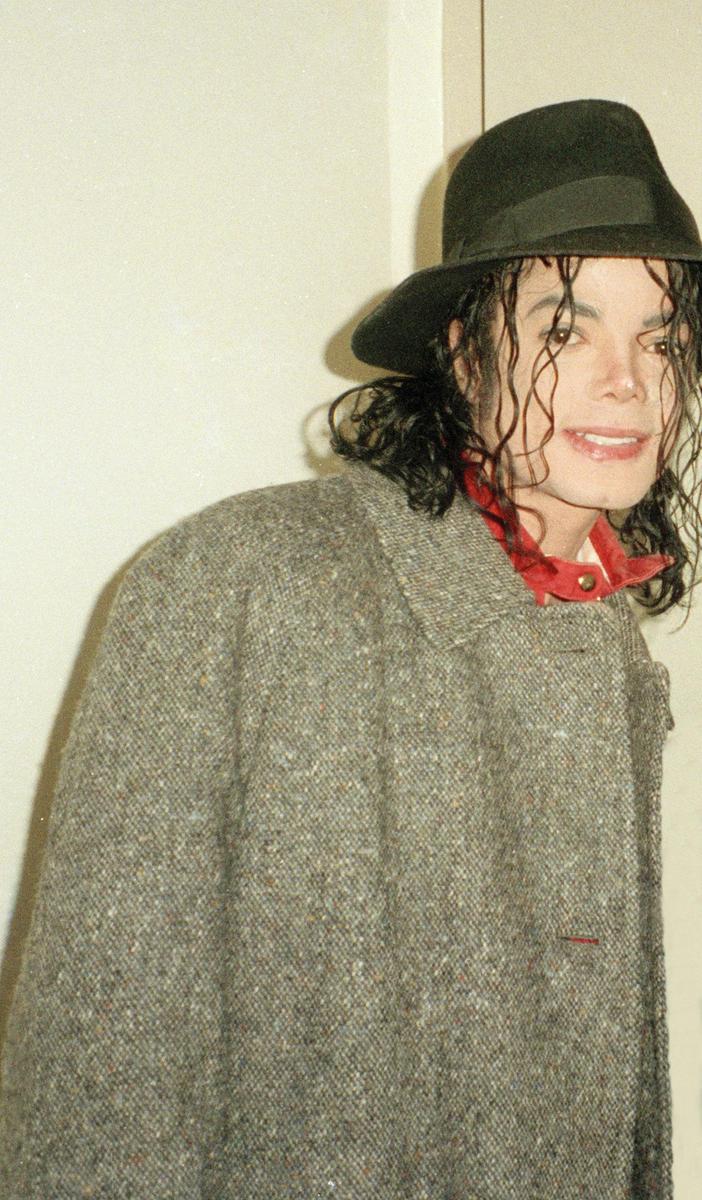 /dateien/uh60207,1268332897,MJ-Gray-Coat-michael-jackson-10802291-1388-2373