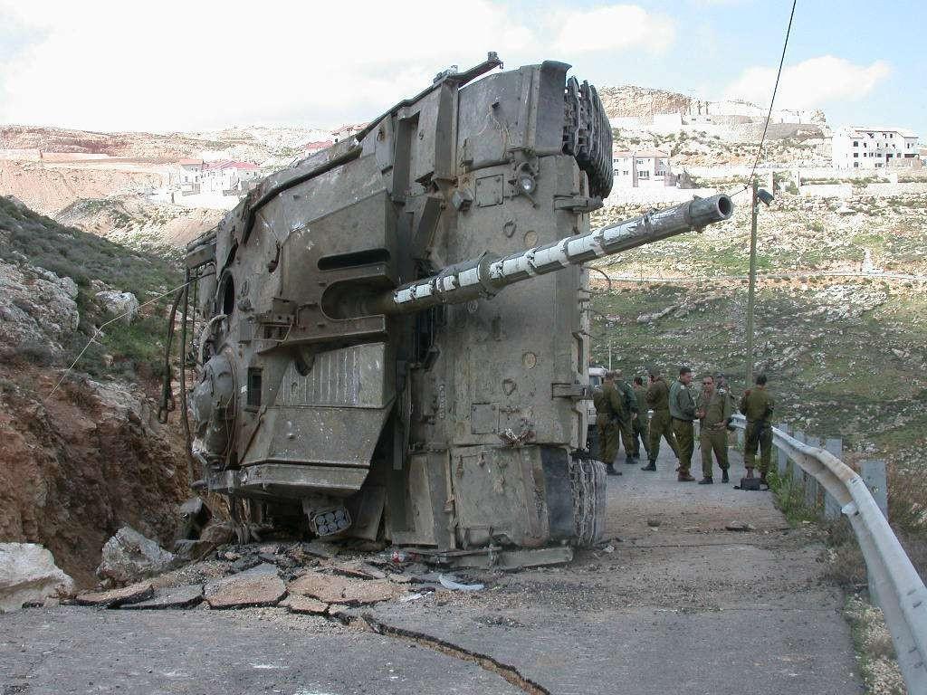 /dateien/uh60626,1267215046,2006-08MerkavadestroyedinSouthofLebanon-785731