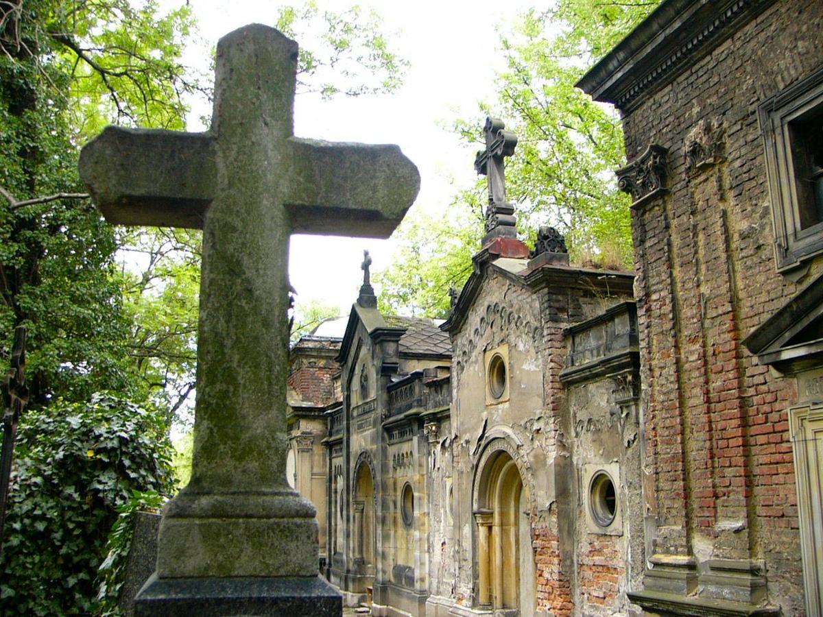 /dateien/uh60831,1283435605,gothic-prag-friedhof-olsany-kreuz