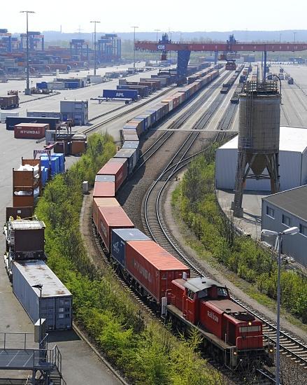 /dateien/uh69924,1296152867,11 21386 gueterzug-containerladung