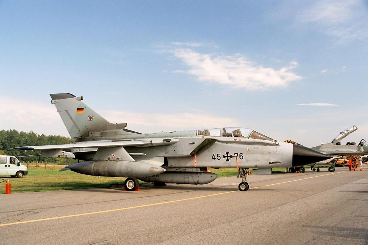 /dateien/vo56399,1276804969,Panavia Tornado IDS of Luftwaffe static display Radom AirShow 2005 Poland