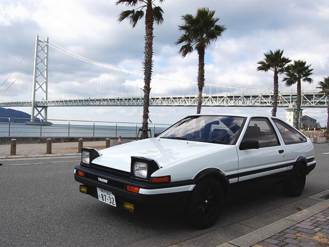 /dateien/vo59884,1265459680,perfect-toyota-sprinter-trueno-ae86 akashi-bridge