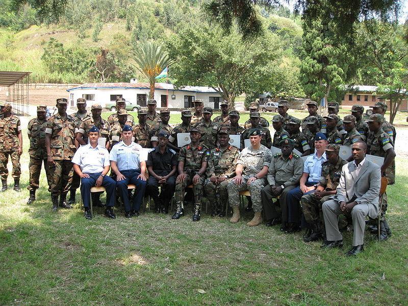 /dateien/vo64967,1284561045,800px-Military training for Rwanda