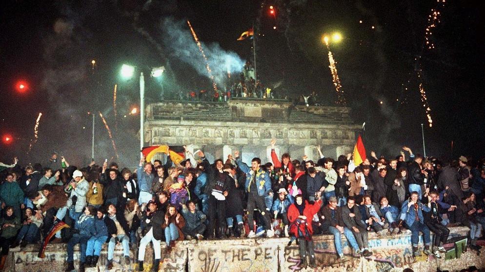 deutsche-wiedervereinigung-mauer-100  v-