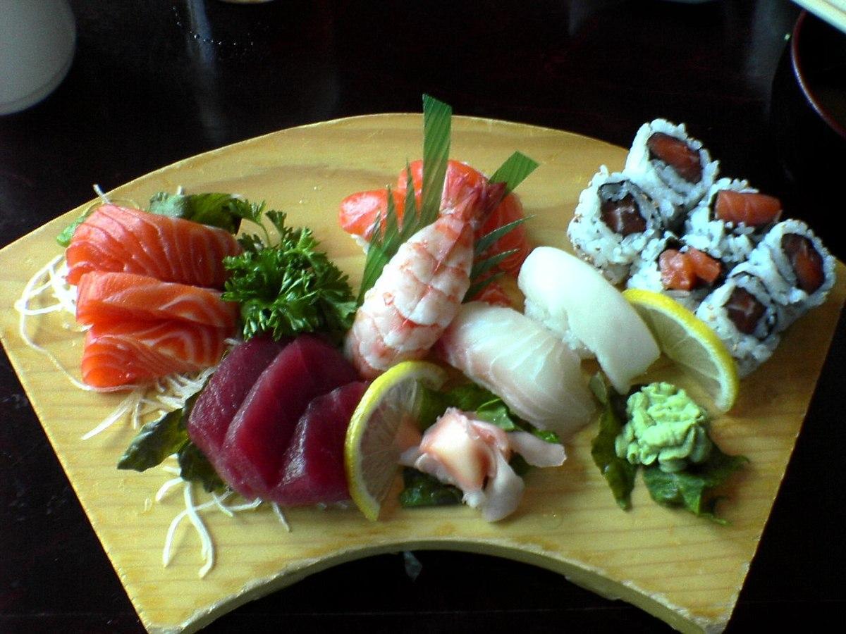 1200px-Sushi plate 