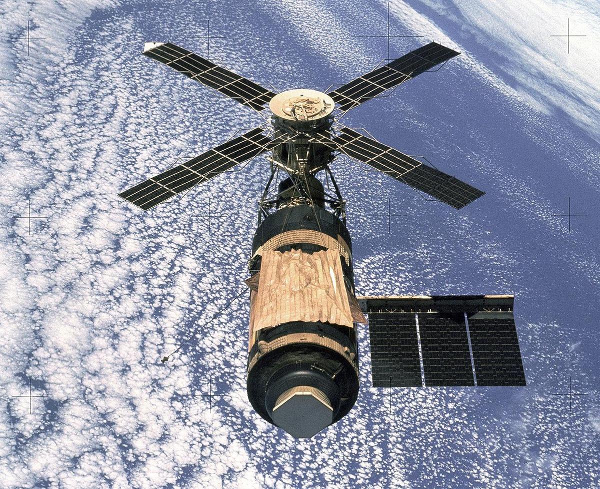 1280px-Skylab SL-4