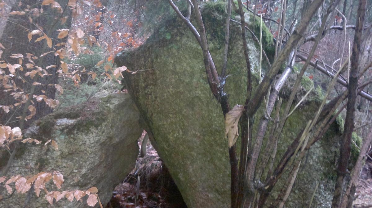 gesttzte Dolme auf Scheibenberg Klingent