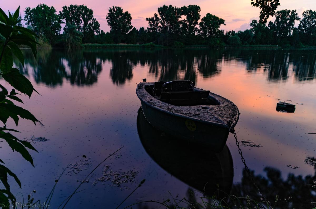 lonely-Boat