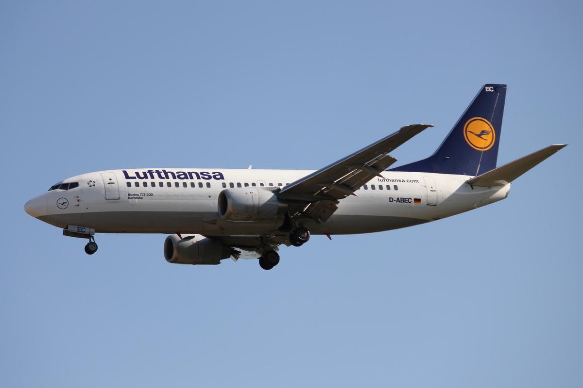 Lufthansa 733 D-ABEC