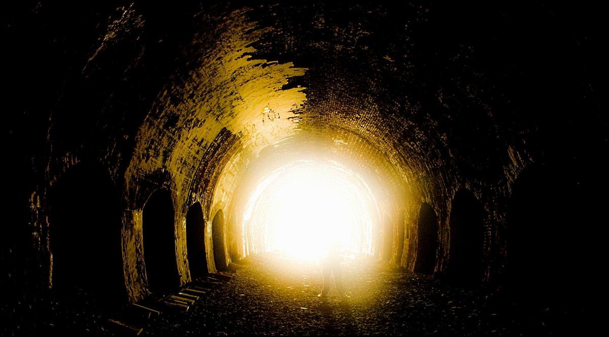 1b13c9 Tunnel - Bunker -Licht und Dunkel