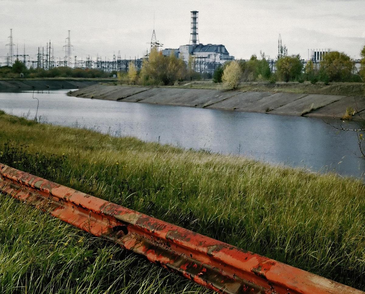 100421 ZufahrtmitKuehlwasserbecken Nachw