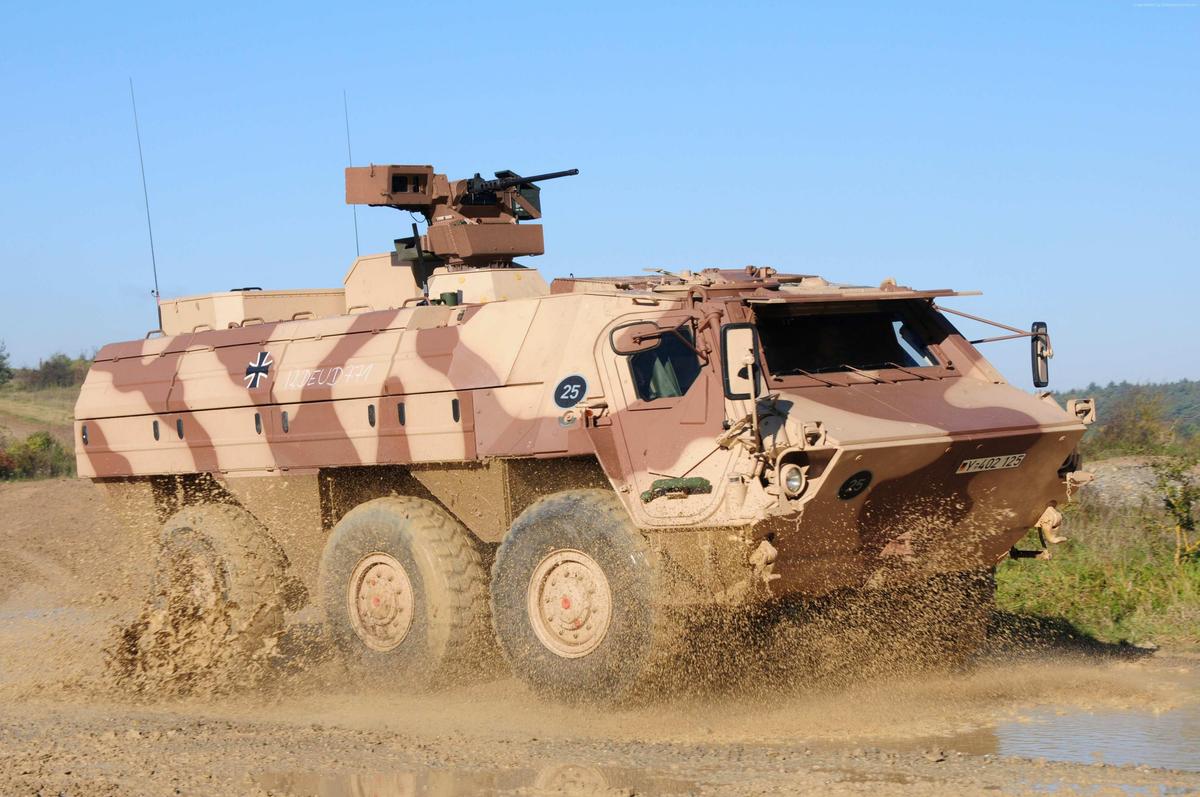 tpz-4288x2848-fuchs-armoured-personnel-c
