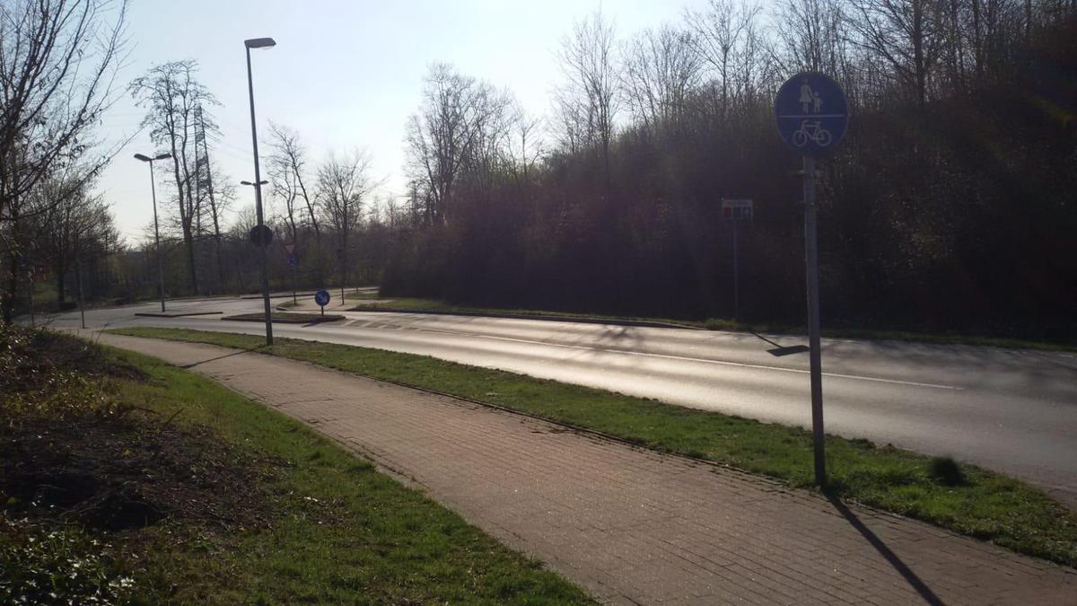 Strasse hinter Friedhof