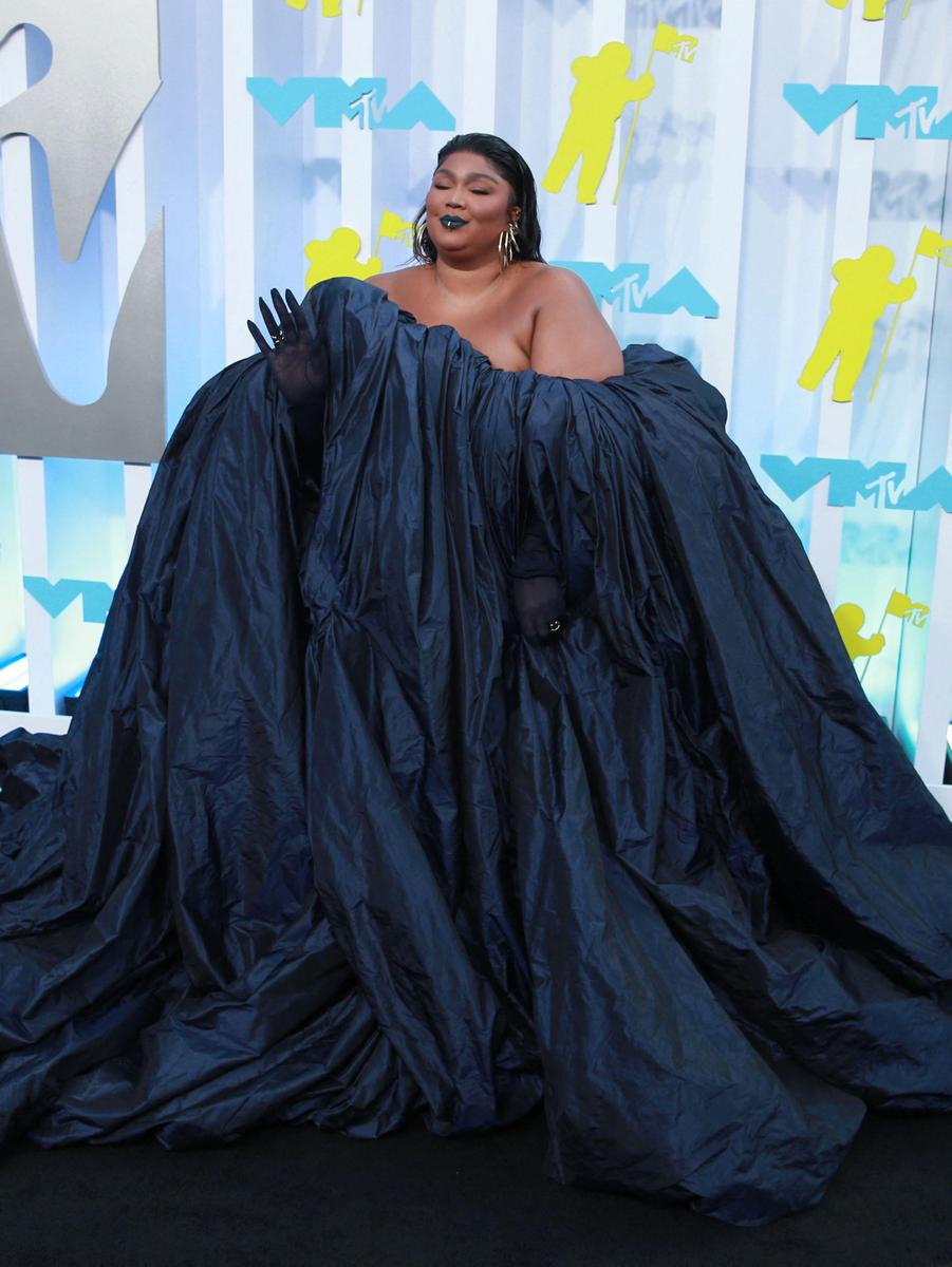 singer-lizzo-arrives-for-the-mtv-video-m