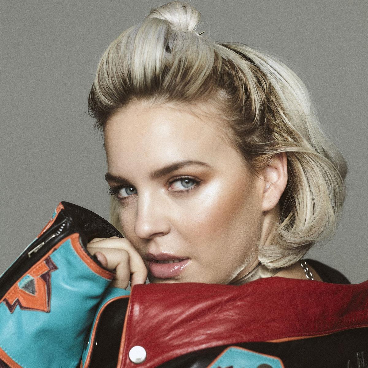anne-marie-21401