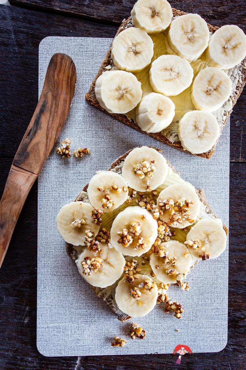 Butterbrot-mit-Banane-u.-Buchweizenkroka