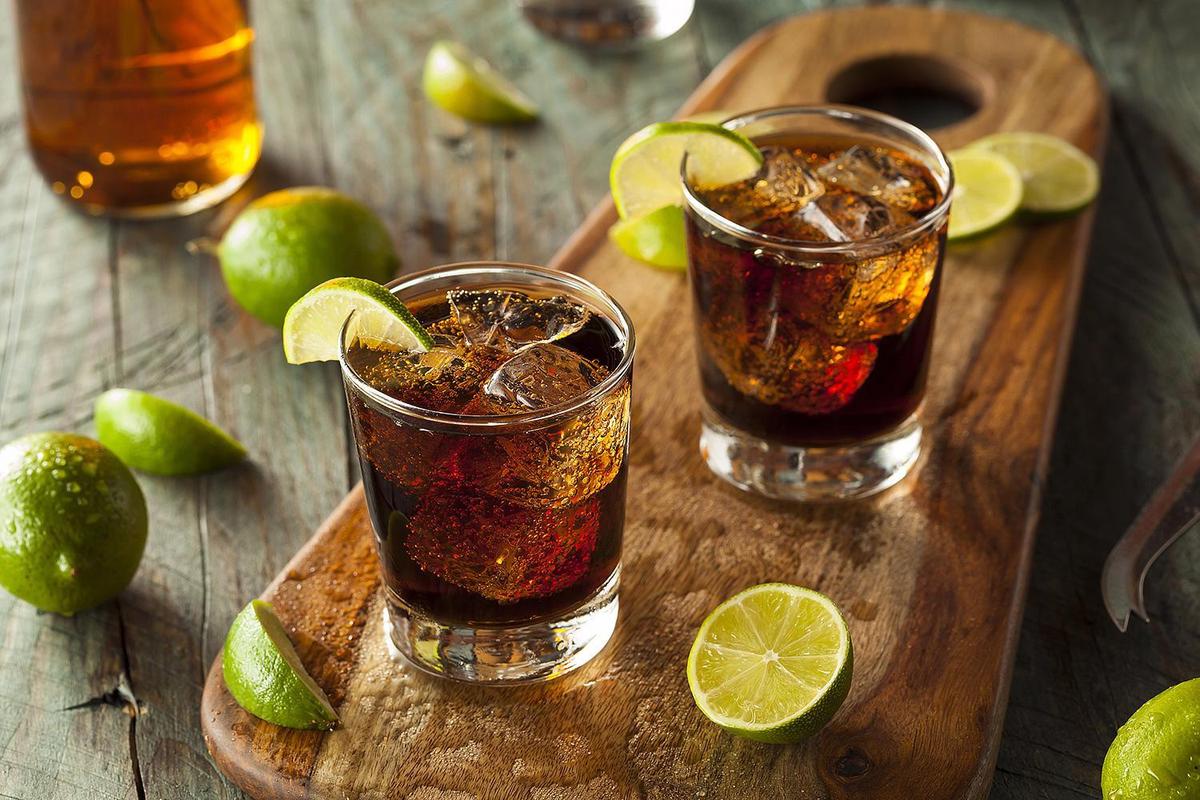 cuba-libre-cocktail-rezept-rum-cola