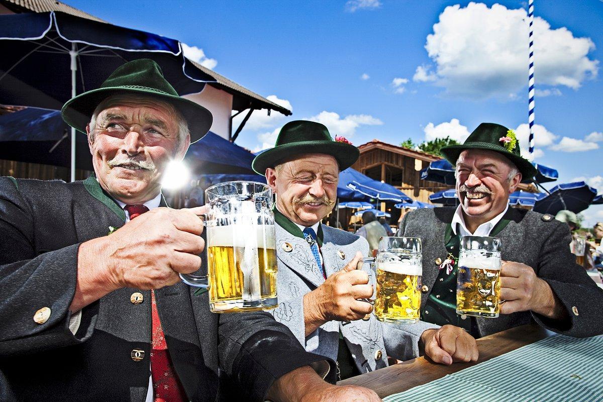 biergarten-GettyImages-459456195-rcm1200