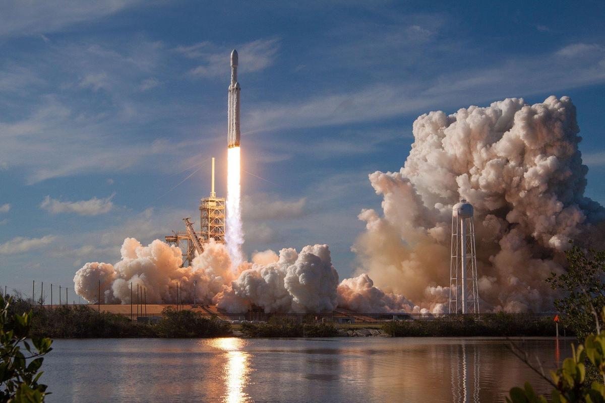 Falcon-Heavy-Start-Testflug-Launch