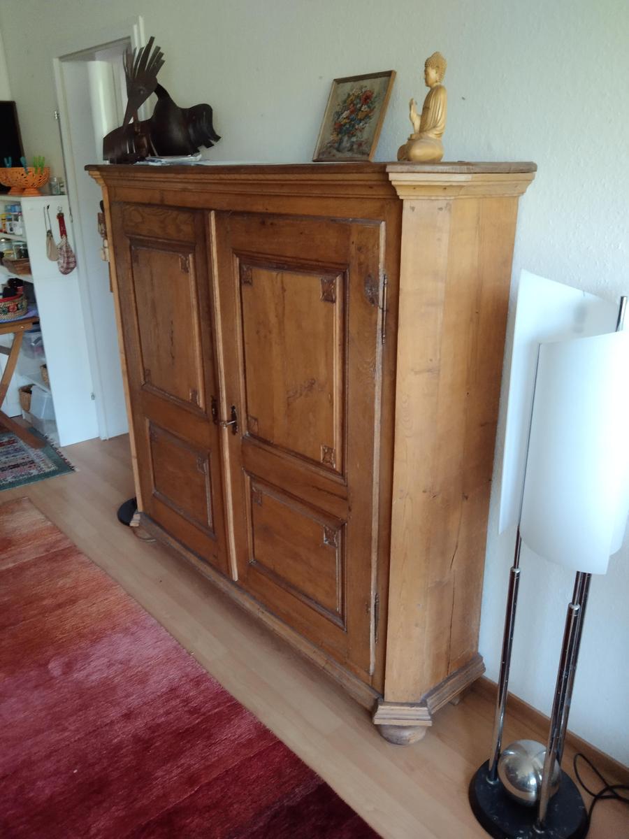 Milchkannenschrank
