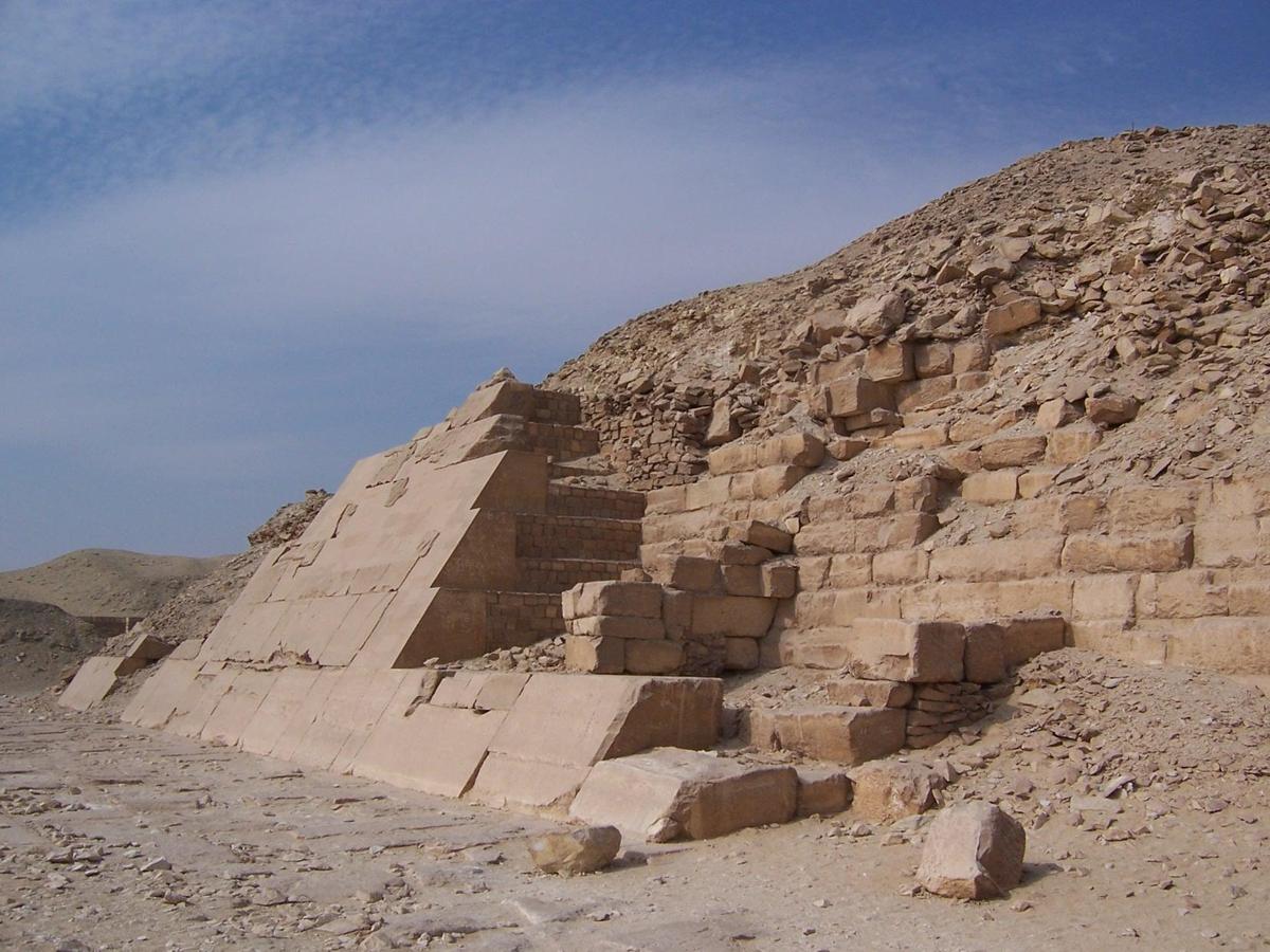 SakkaraPyramidsEgypt 2007feb1-16 byDanie