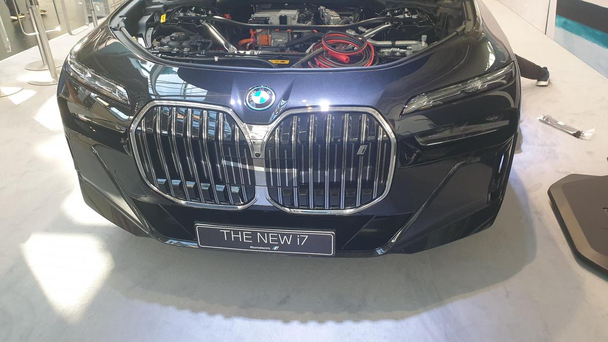 BMW I7