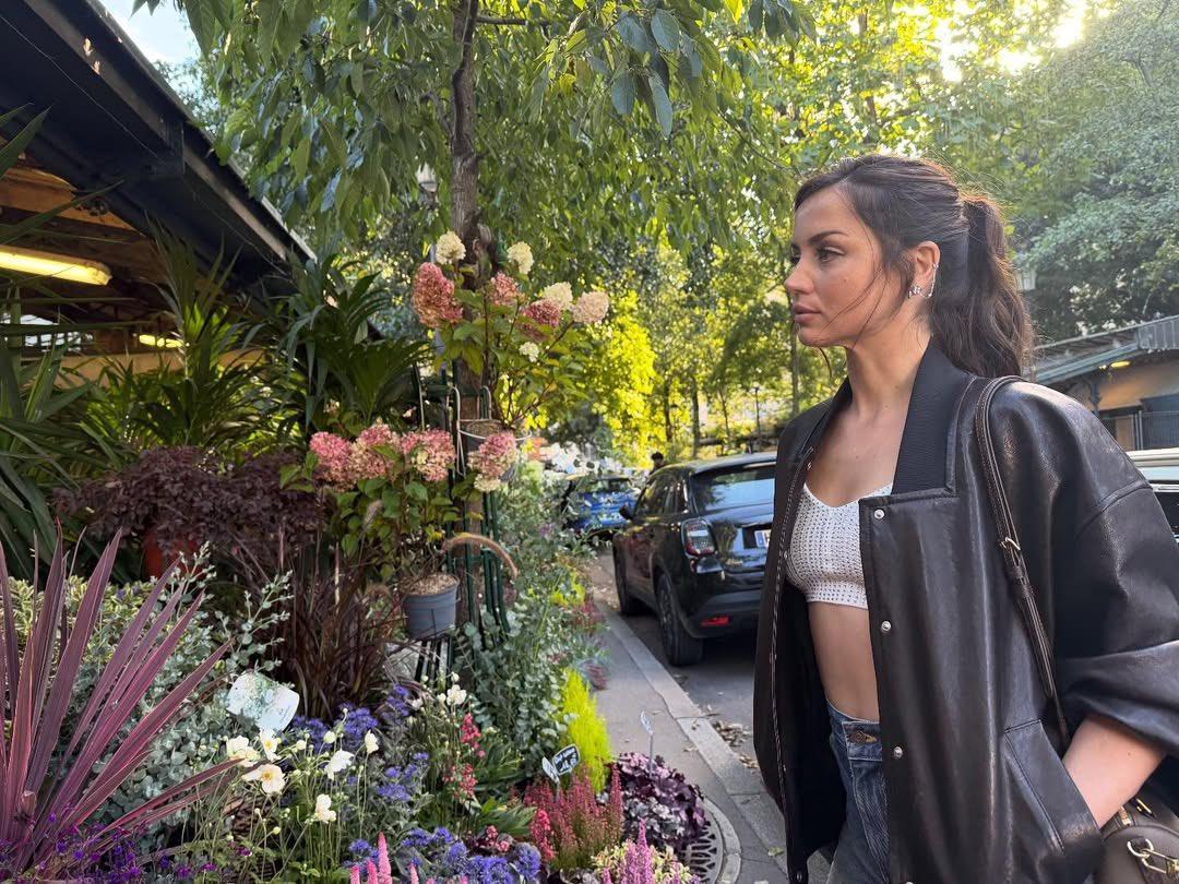 Ana a Paris 2 - Copy