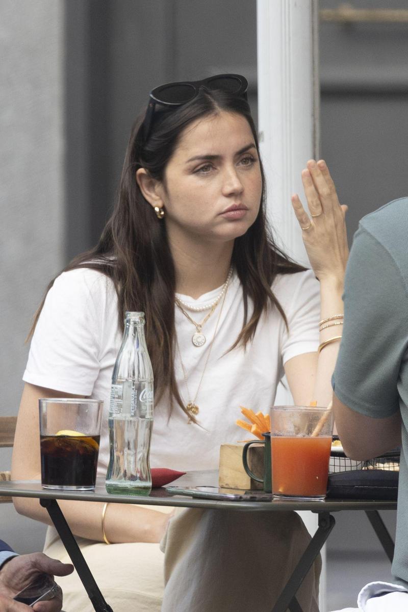 ana-de-armas-at-a-restaurant-in-madrid-1