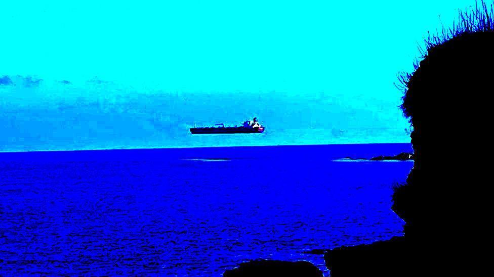  117387796 apex hovering ship illusion 0