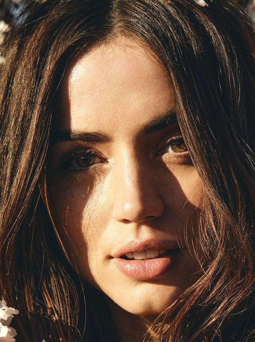 close up ana - Copy