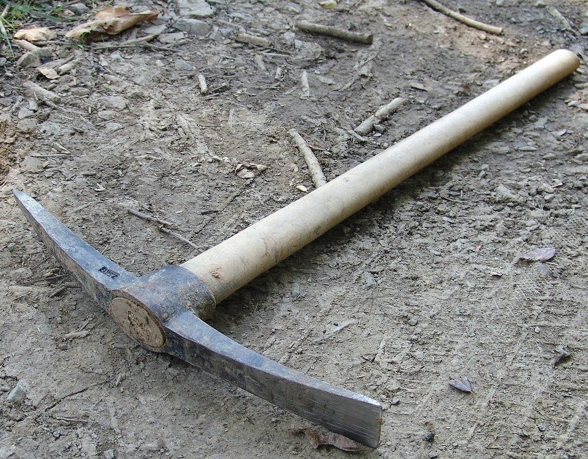 1280px-Pickaxe