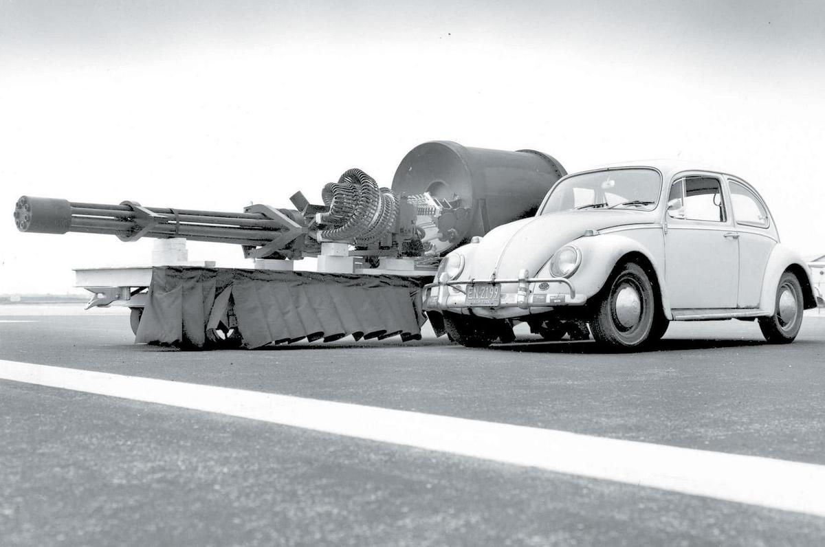 A-10-VW-Beetle-and-GAU-8-gun