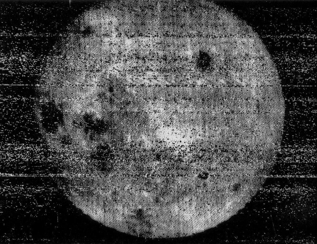 1024px-Luna 3 moon