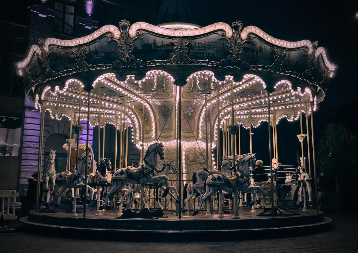 carousel-4811563 1280