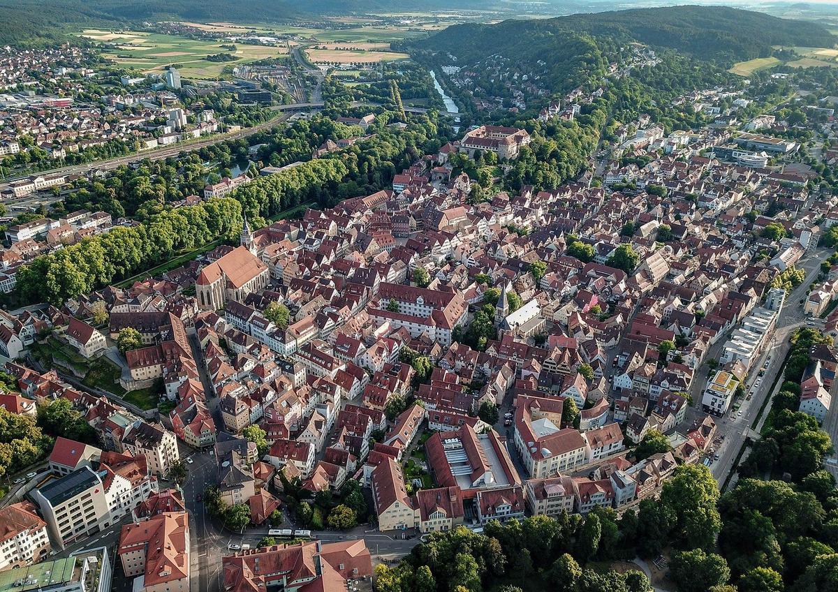 1920px-Altstadt-tuebingen-1-variante-2