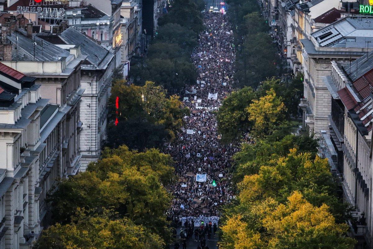 Budapest Massenproteste gegen Orban - Co