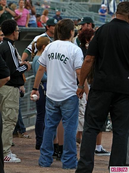 Paris-Jackson-Throws-Out-First-Pitch-at-