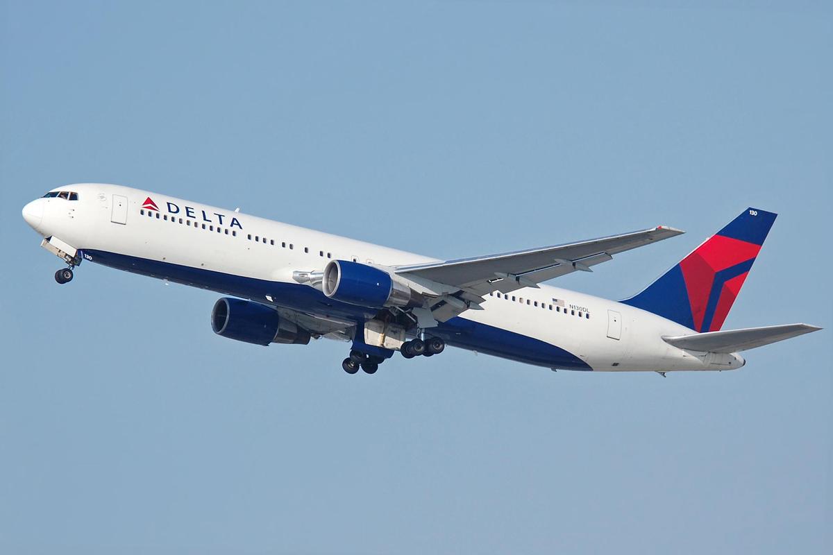 Delta Air Lines B767 332 N130DL