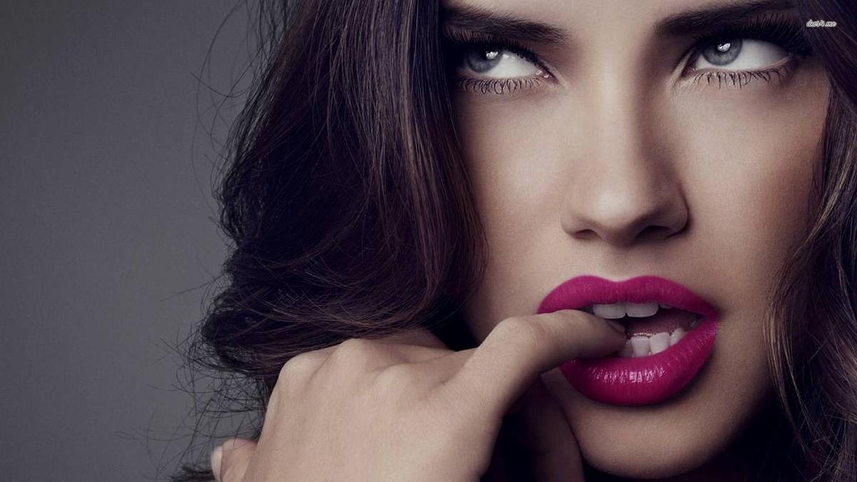 Adriana-Lima-Most-Beautiful-woman-in-a-w