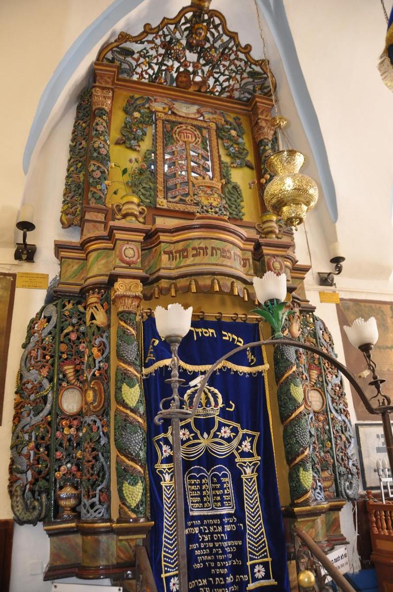ark-in-ari-synagogue
