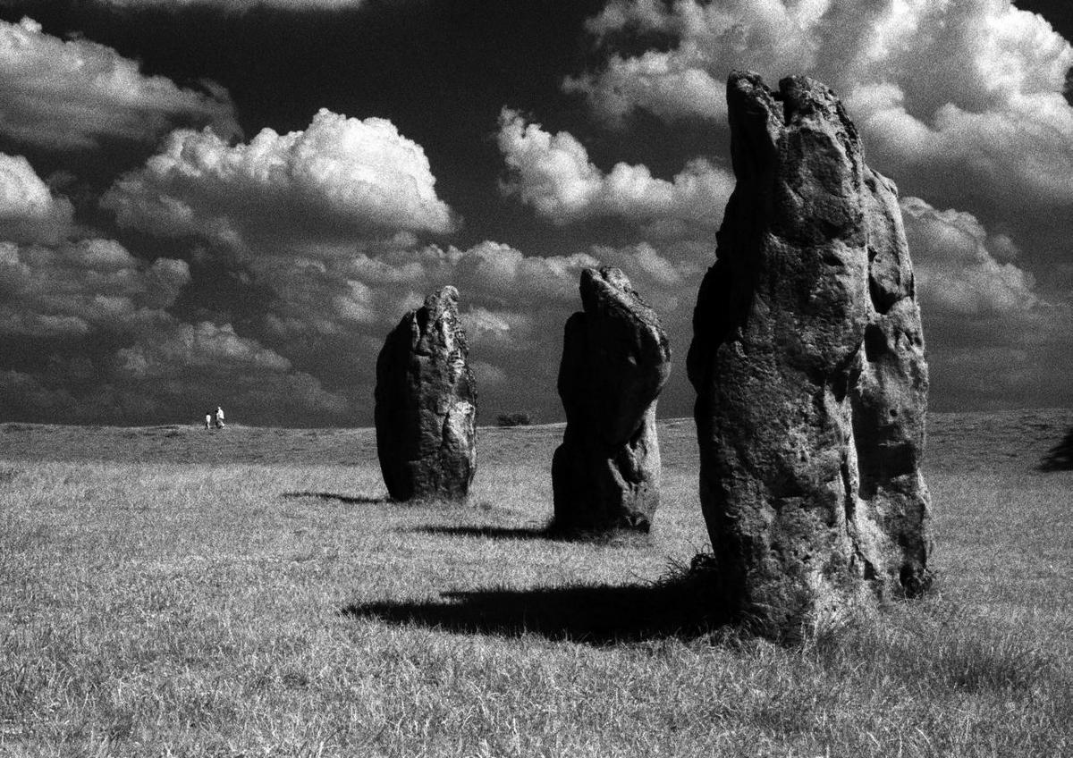 avebury standing stones shot in ir by to