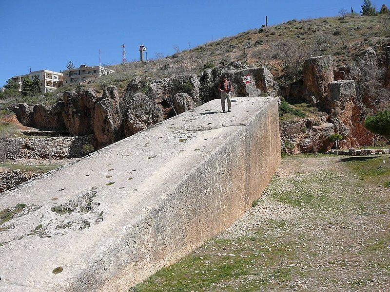 800px-Baalbek-stoneofpregnantwoman