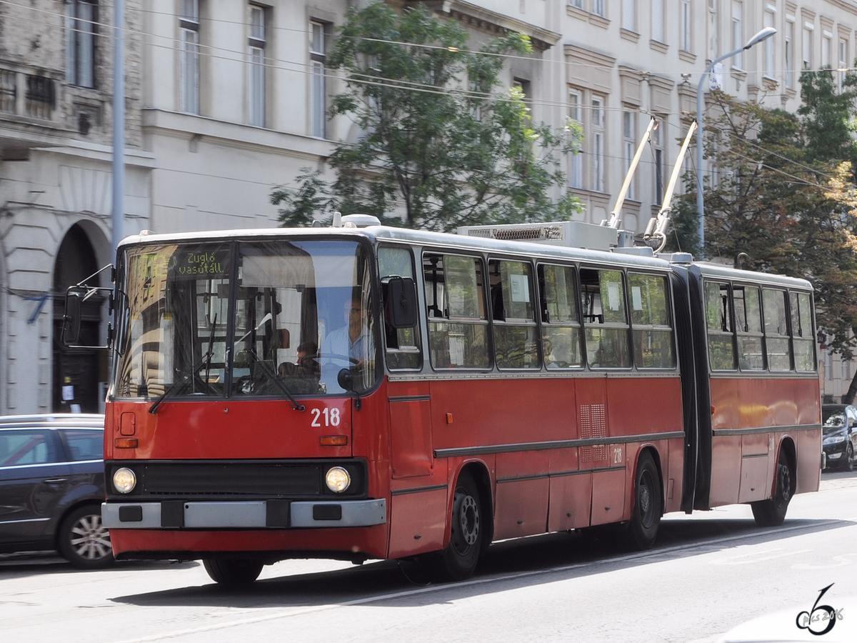 ein-ikarus-oberleitungsbus-budapest-augu